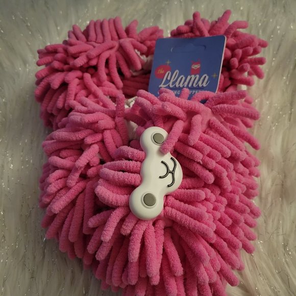 Llama Cleaning Slippers - Picture 7 of 9